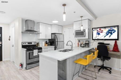 Beautiful Bright Modern Condo With Water View And Ac In Dt Vancouver 2Br,3Bd,2Bt Sleeps 6 Guests Free Parking Netflix Included エクステリア 写真