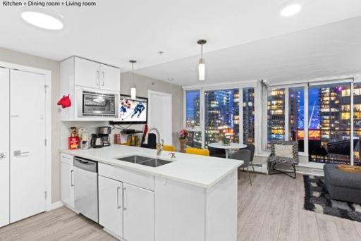 Beautiful Bright Modern Condo With Water View And Ac In Dt Vancouver 2Br,3Bd,2Bt Sleeps 6 Guests Free Parking Netflix Included エクステリア 写真
