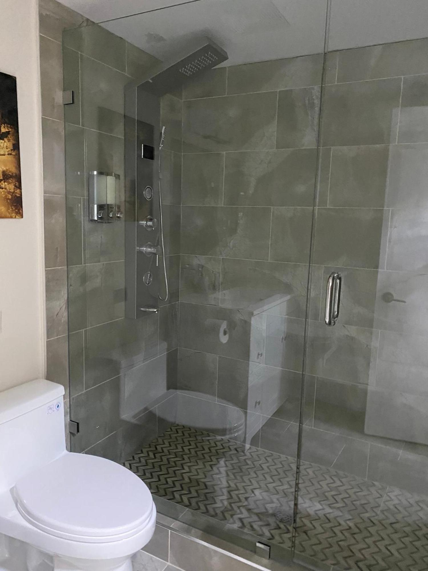 Beautiful Bright Modern Condo With Water View And Ac In Dt Vancouver 2Br,3Bd,2Bt Sleeps 6 Guests Free Parking Netflix Included エクステリア 写真