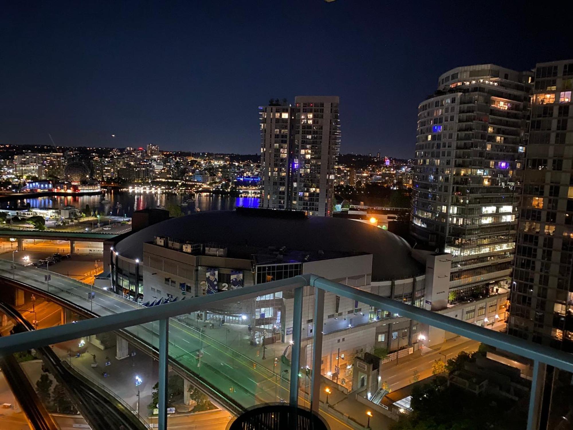Beautiful Bright Modern Condo With Water View And Ac In Dt Vancouver 2Br,3Bd,2Bt Sleeps 6 Guests Free Parking Netflix Included エクステリア 写真