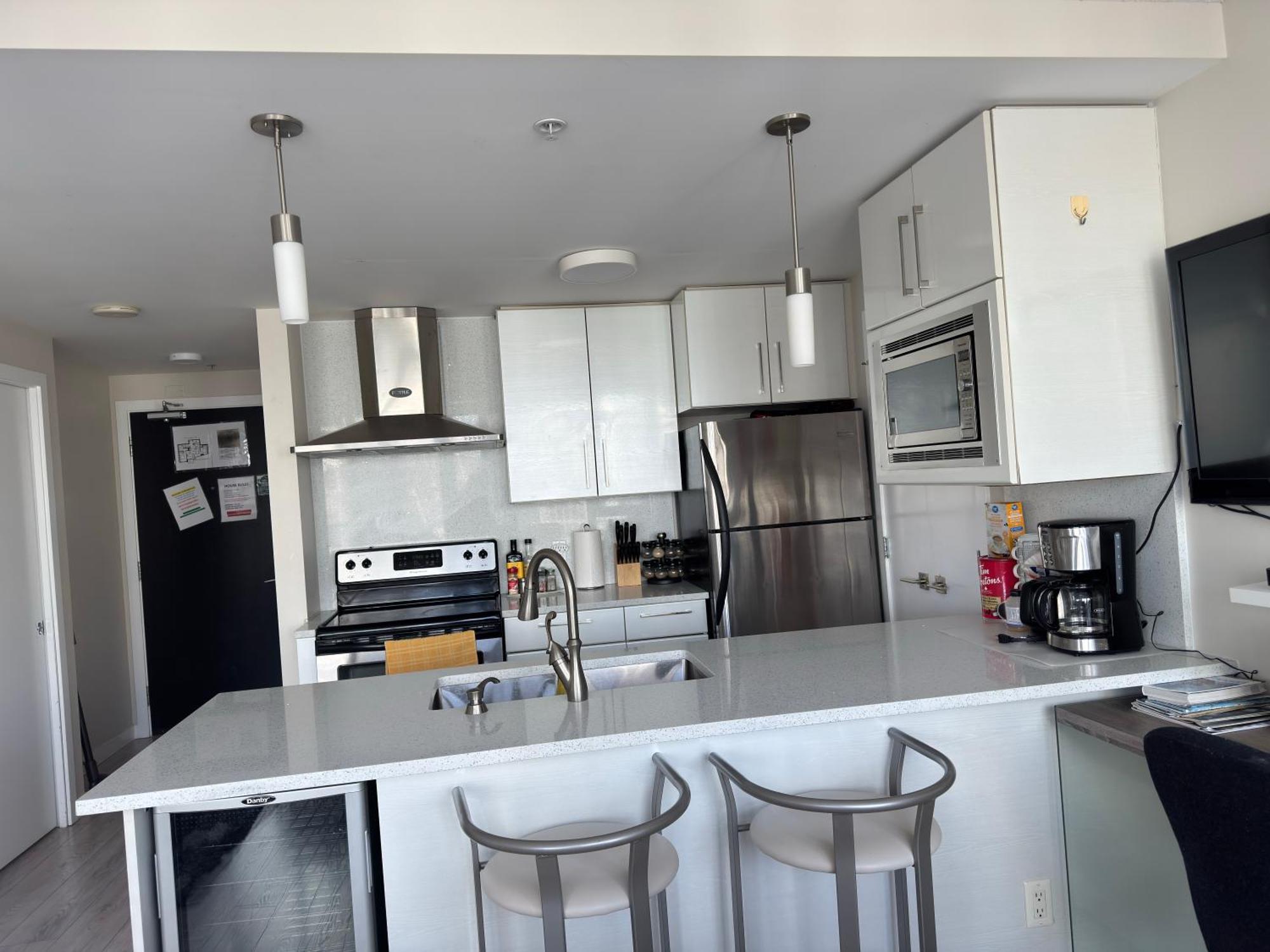 Beautiful Bright Modern Condo With Water View And Ac In Dt Vancouver 2Br,3Bd,2Bt Sleeps 6 Guests Free Parking Netflix Included エクステリア 写真